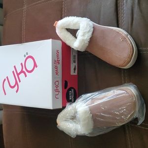 New in box Ryka Water Repellent Slip on Shoe  Banana Bread  6.5  NWT